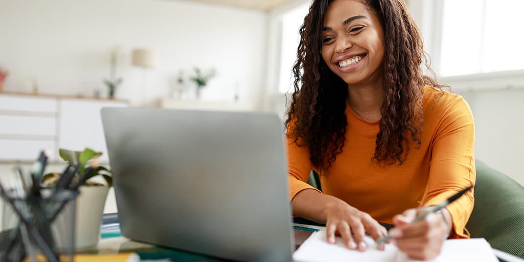 Kinh nghiệm chọn mua laptop cho sinh viên 2025: Hướng dẫn từ A-Z để tìm "người bạn đồng hành" hoàn hảo