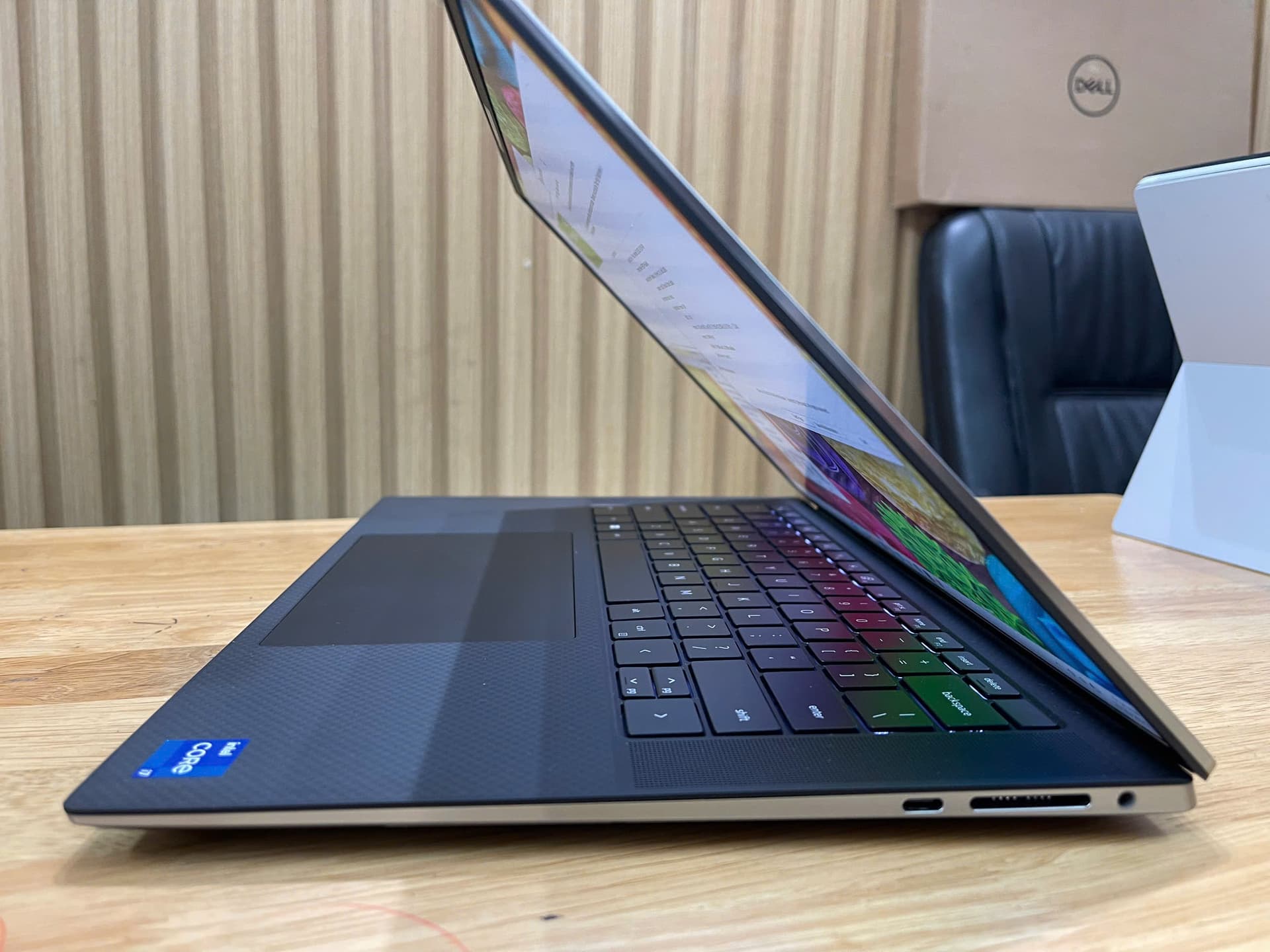 Laptop DELL Precision 5560 Mobile Workstation (2021) - CORE I7 11850H / 32GB / 512GB SSD/ QUADRO T1200 4GB