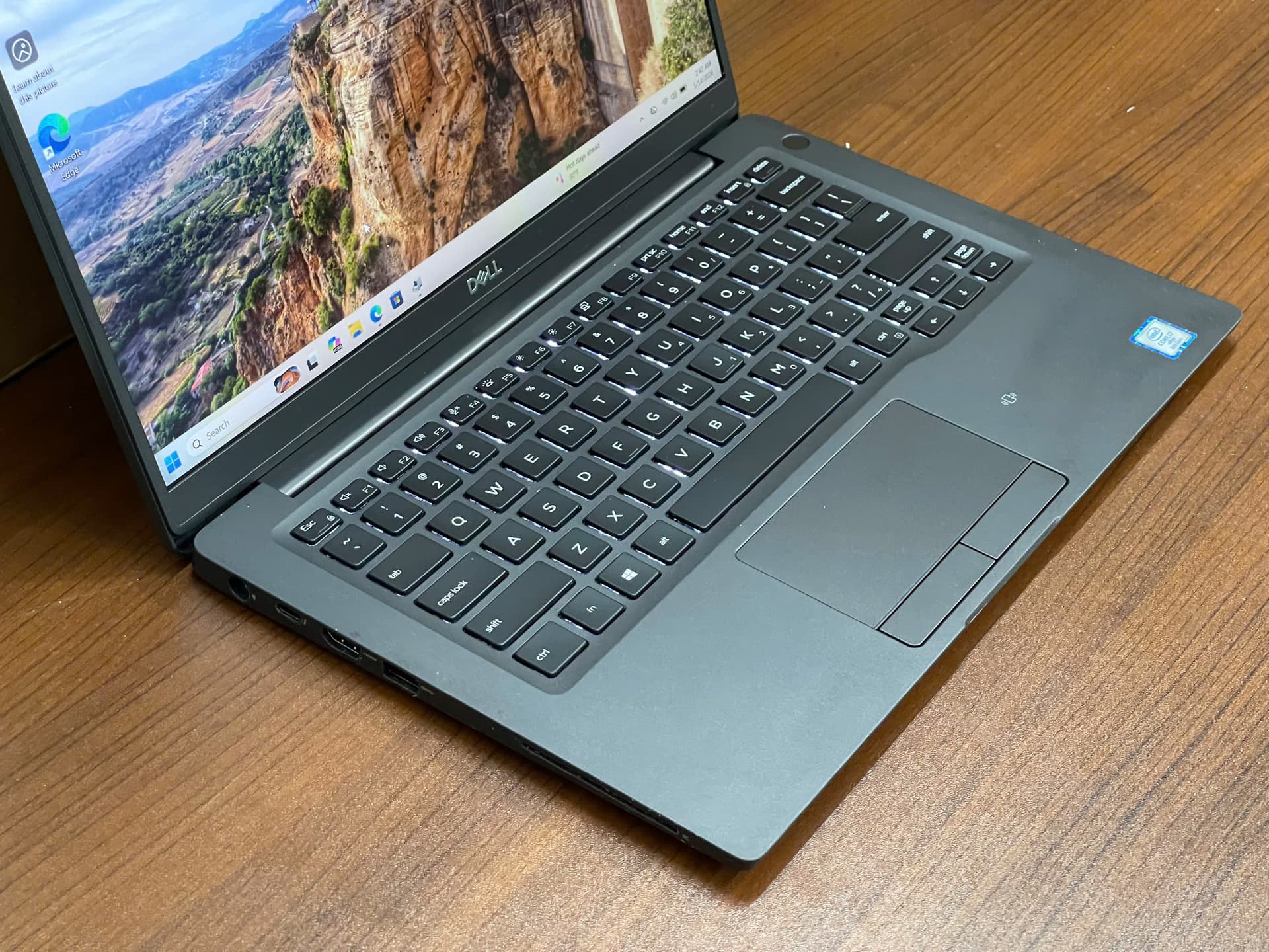 DELL LATITUDE 7400/ I7 8665U/ 16GB/256GB/14 FHD/ LEDKEYBOARD