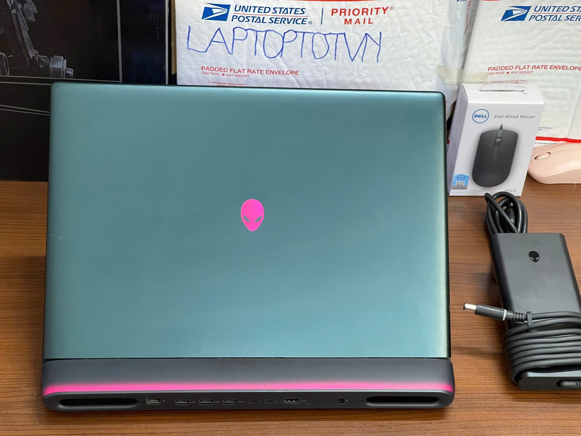 Dell Alienware 18 Area-51 Ultra 9 processor 275HX, RAM 64GB, SSD 2TB, RTX 5090, 18 inch QHD+ 300Hz siêu gaming
