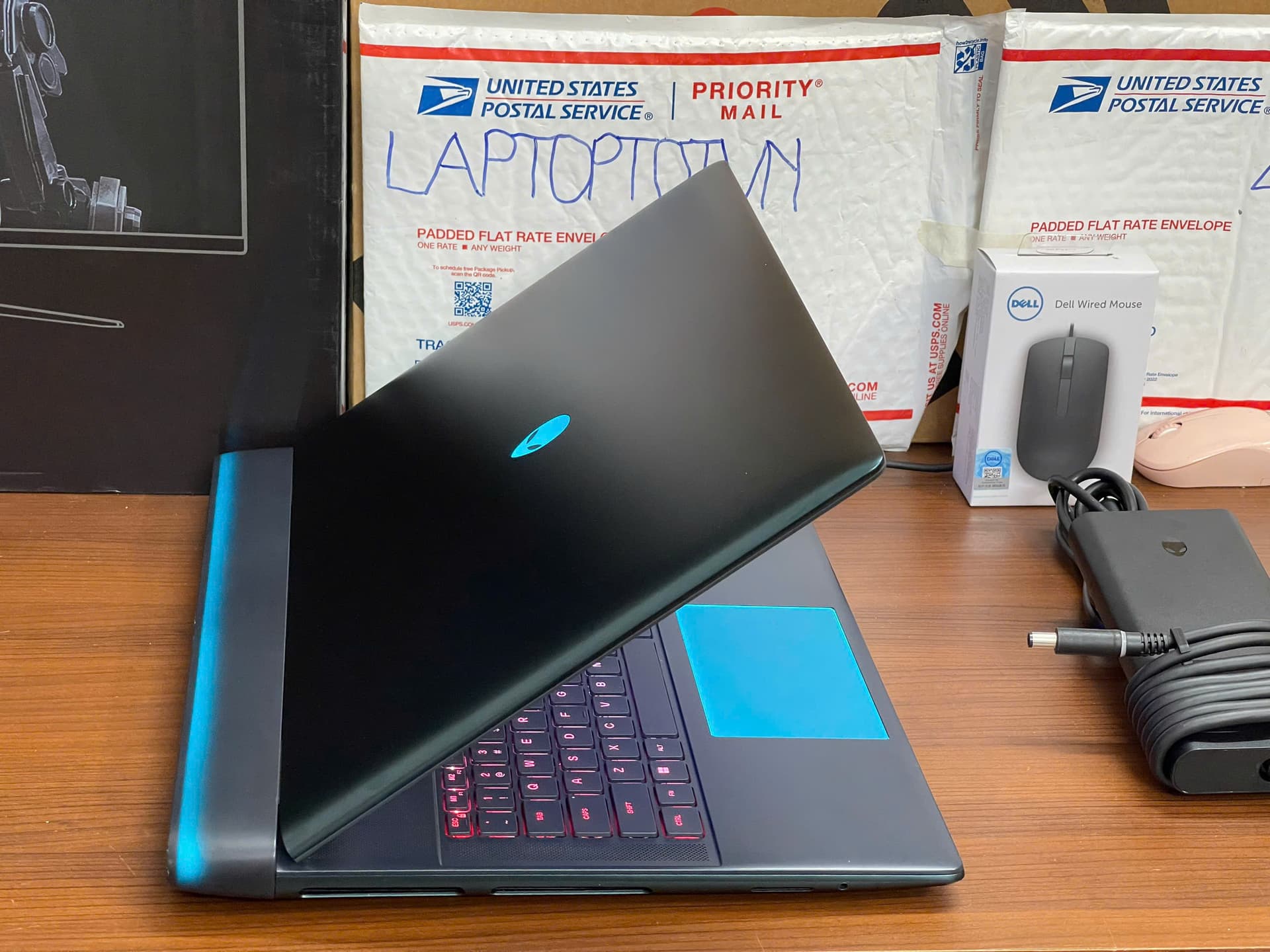 Dell Alienware 18 Area-51 Ultra 9 processor 275HX, RAM 64GB, SSD 2TB, RTX 5090, 18 inch QHD+ 300Hz siêu gaming