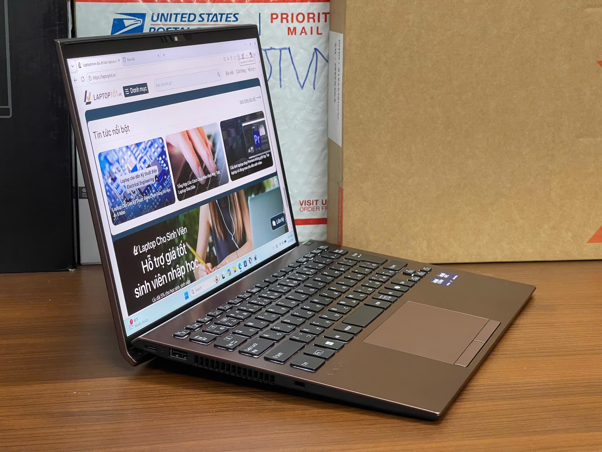 AIO Pro PK-R Ultra 7 155H - 32GB - 512GB - 14.0" 16:10 WUXGA 1920 x 1200 [Urban Bronze] / LTE 4G