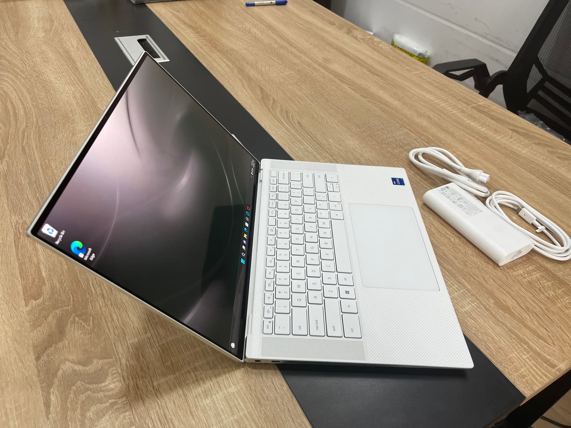 Dell XPS 15 9510 (Trắng) i7 11800H, Cũ Đẹp, Giá Tốt Dell XPS 15 9510 (Trắng) i7 11800H, Cũ Đẹp, Giá Tốt