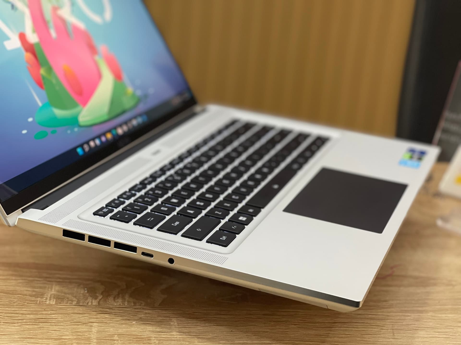 GIGABYTE AERO 16 XE5, RTX 3070Ti, i7 Gen 12 GIGABYTE AERO 16 XE5, RTX 3070Ti, i7 Gen 12