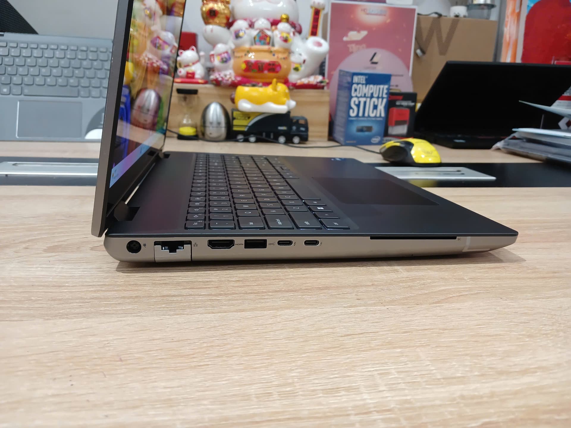 Laptop DELL PRECISION 7670 I7 12850HX/ 64GB/ SSD 1000G/ RTX A1000 4GB Laptop DELL PRECISION 7670 I7 12850HX/ 64GB/ SSD 1000G/ RTX A1000 4GB