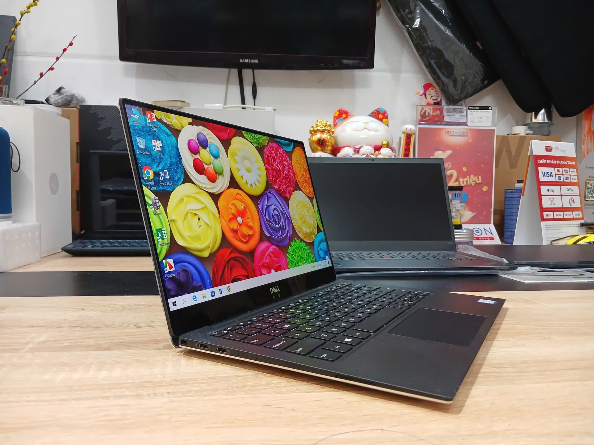 Dell XPS 9370 Core i5 8250U/ 8GB/ 256GB/ 13 inch FHD Dell XPS 9370 Core i5 8250U/ 8GB/ 256GB/ 13 inch FHD