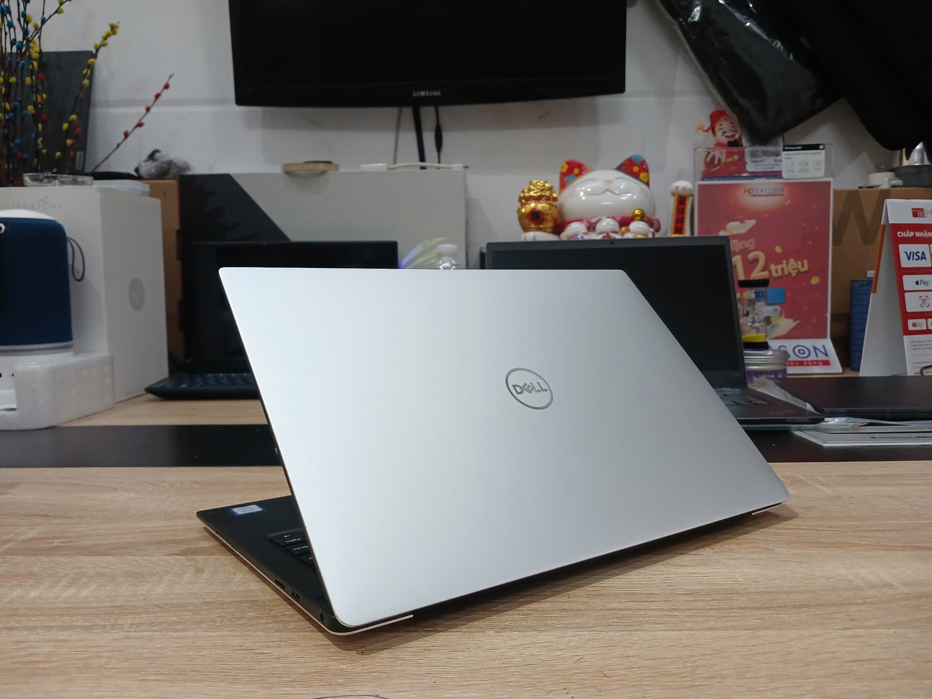 Dell XPS 9370 Core i5 8250U/ 8GB/ 256GB/ 13 inch FHD Dell XPS 9370 Core i5 8250U/ 8GB/ 256GB/ 13 inch FHD