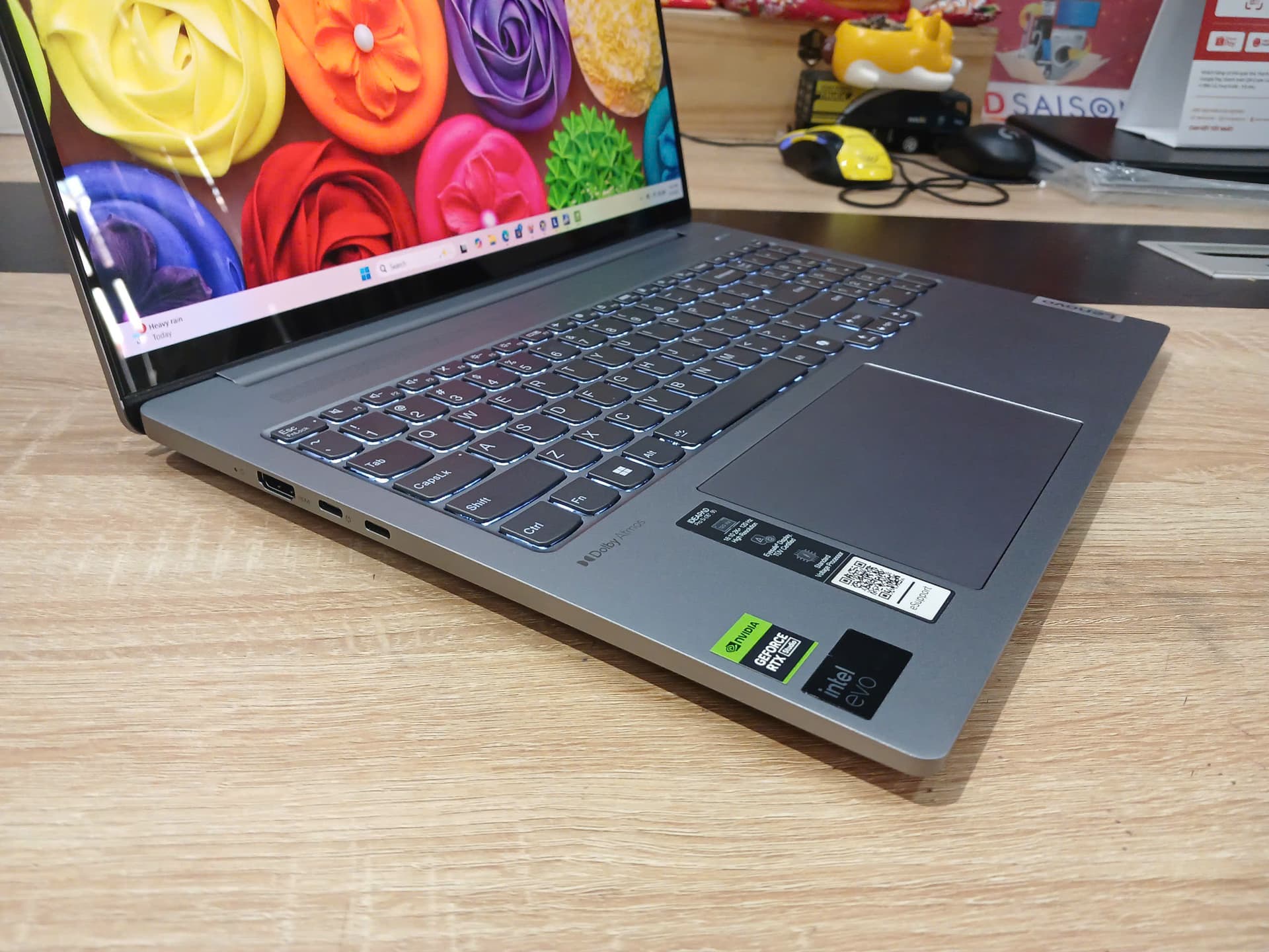 Lenovo IdeaPad Pro 5 Ultra 9 185H 32G RTX 2K 120Hz Lenovo IdeaPad Pro 5 Ultra 9 185H 32G RTX 2K 120Hz